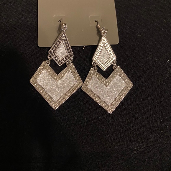 Silver geometric dangles - Picture 2 of 2